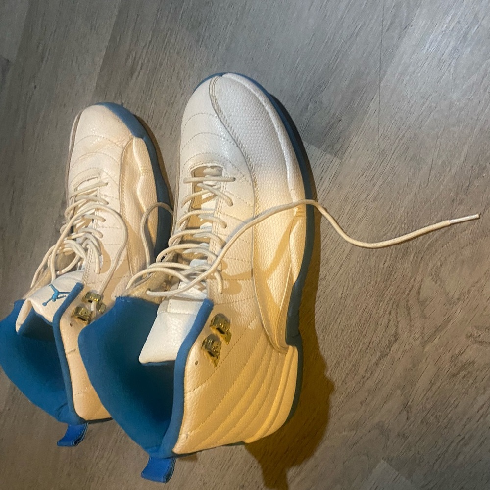Jordan 12 university blue